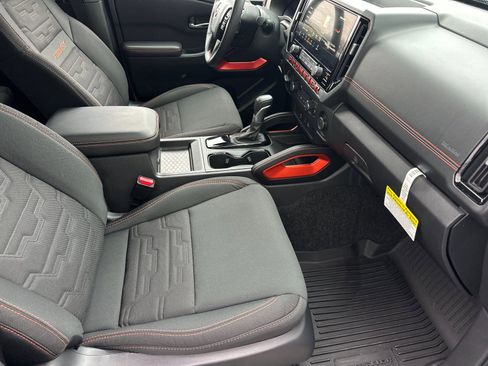 Used 2025 Nissan Frontier PRO-4X AWD/4WD image 14