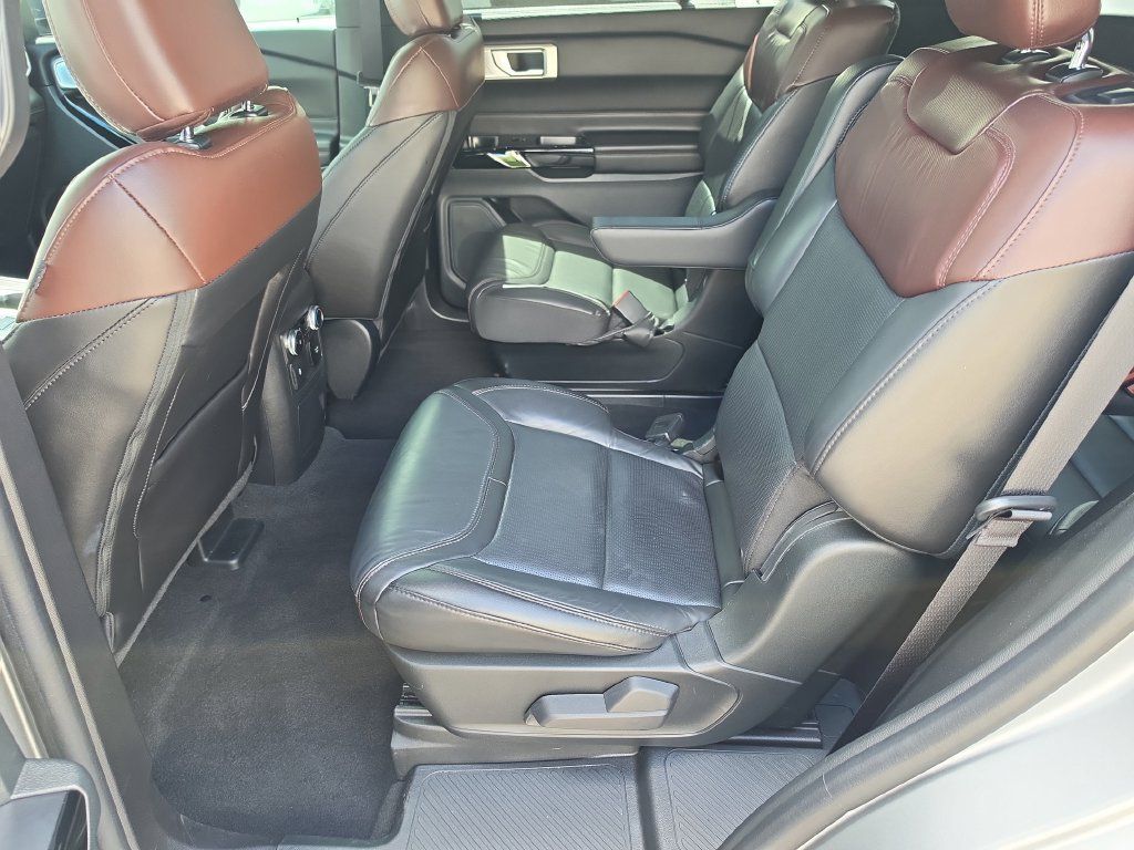 Certified 2023 Ford Explorer Platinum w/ Technology Package AWD/4WD image 16