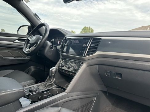 Used 2023 Volkswagen Atlas Cross Sport SEL R-Line image 28