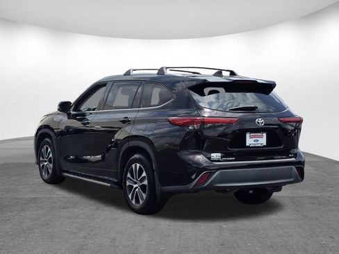 Used 2022 Toyota Highlander XLE FWD image 6