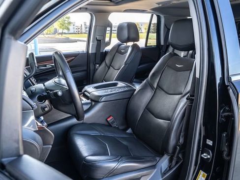 Used 2018 Cadillac Escalade Luxury image 15
