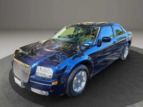 Used 2005 Chrysler 300 Touring image 2