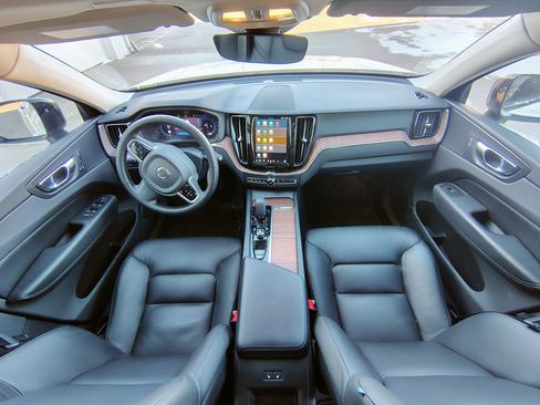 Used 2023 Volvo XC60 B5 Plus w/ Climate Package image 2