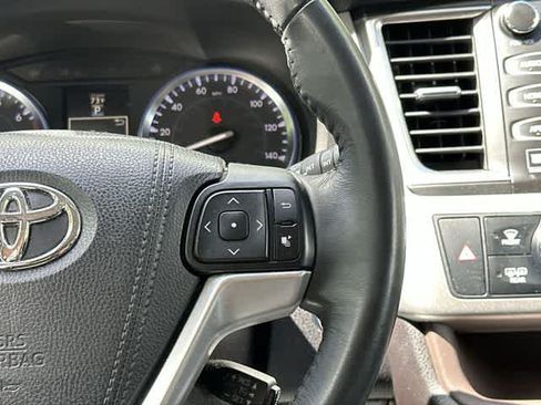 Used 2015 Toyota Highlander Limited AWD/4WD image 10