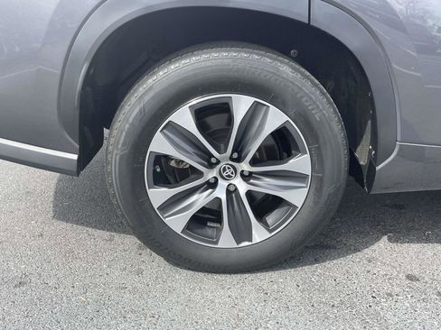 Used 2023 Toyota Highlander XLE FWD image 8