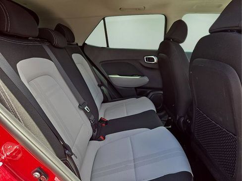 Used 2024 Hyundai Venue SEL image 14