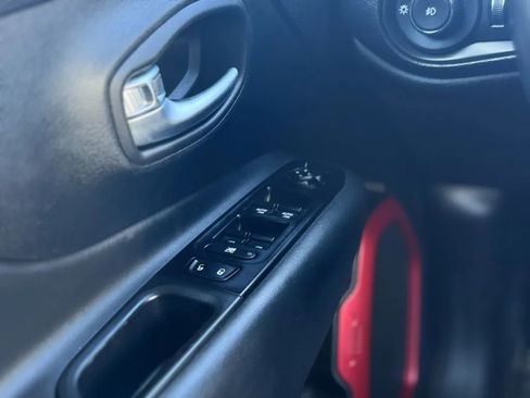 Used 2020 Jeep Renegade Trailhawk w/ Cold Weather Group image 22