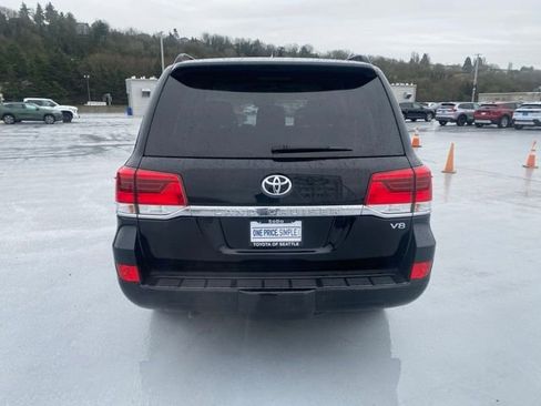Used 2017 Toyota Land Cruiser Base image 8