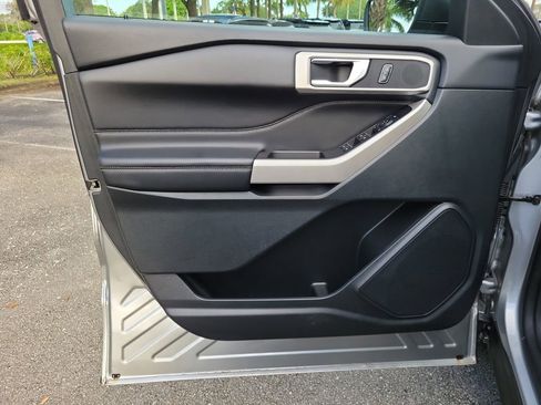 Used 2023 Ford Explorer XLT RWD image 13