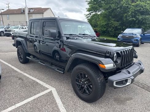 Used 2022 Jeep Gladiator Sport AWD/4WD image 3