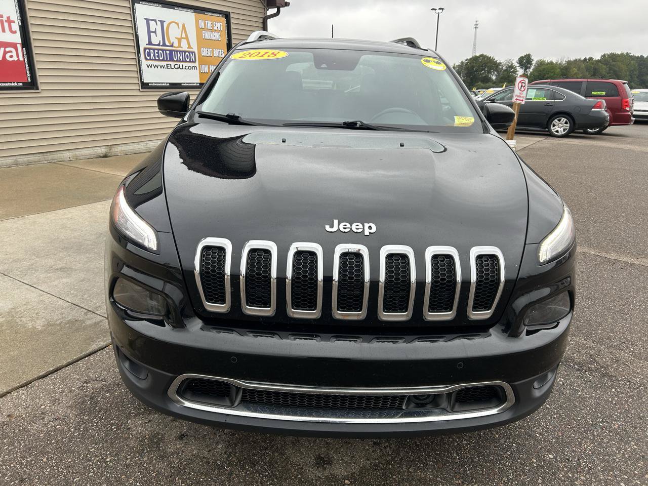 Used 2018 Jeep Cherokee Limited w/ Technology Group AWD/4WD image 2