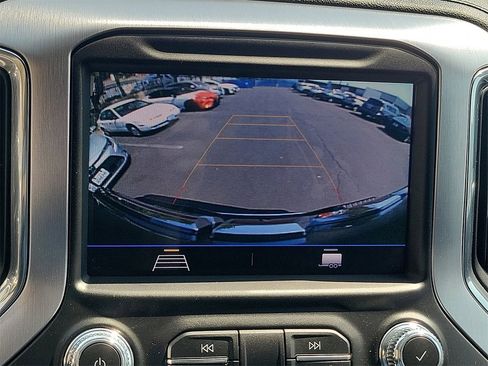 Used 2022 GMC Sierra 2500 SLE w/ SLE Convenience Package image 9