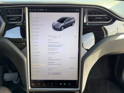 Used 2018 Tesla Model X 75D image 32