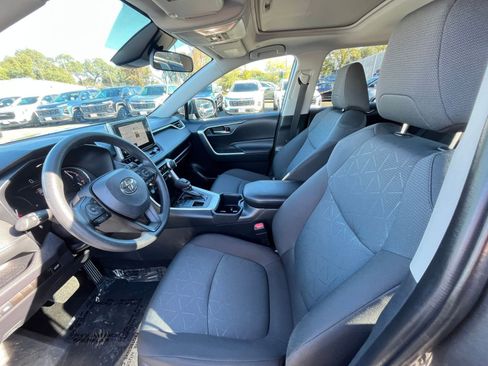 Used 2025 Toyota RAV4 XLE image 28