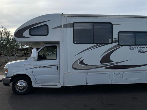 Used 2013 Ford E-450 and Econoline 450 Super Duty w/ Motorhome Prep Pkg image 3