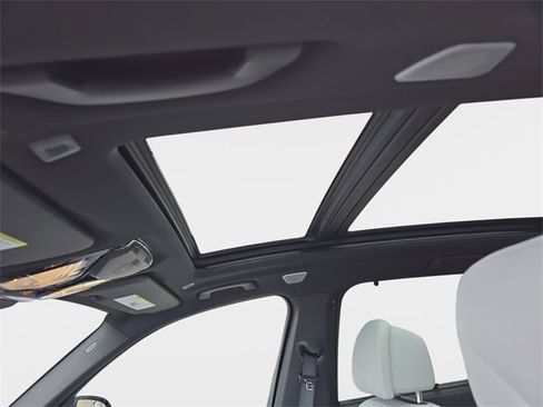 Used 2024 BMW X5 M60i image 33