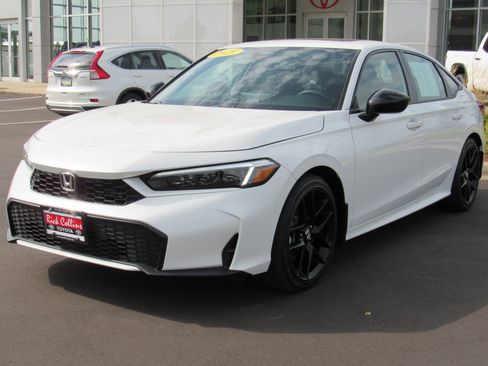 Used 2025 Honda Civic Sport image 2