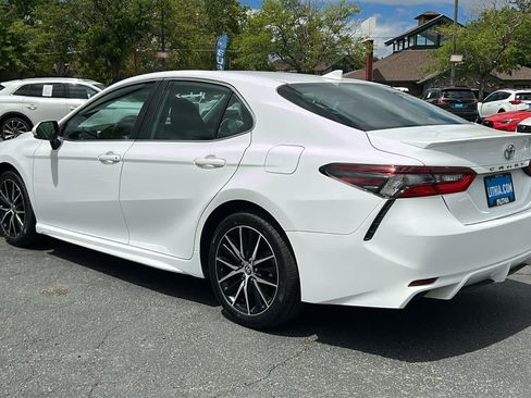 Used 2022 Toyota Camry SE FWD image 7