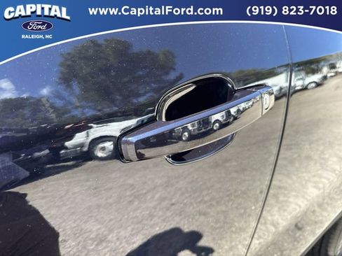 Used 2021 Chevrolet Trax LT AWD/4WD image 14