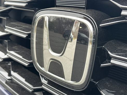 New 2025 Honda Pilot Touring image 14