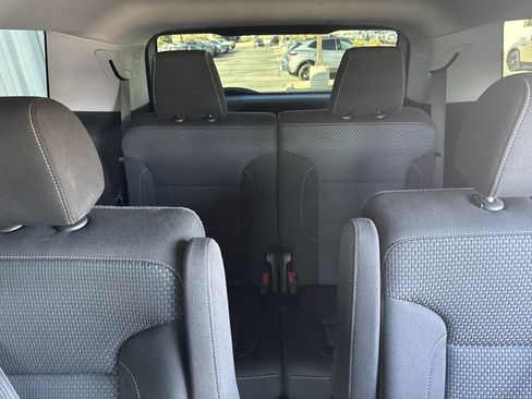 Used 2023 GMC Acadia SLE image 23