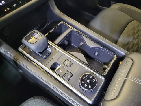 Used 2022 Nissan Pathfinder SV AWD/4WD image 26