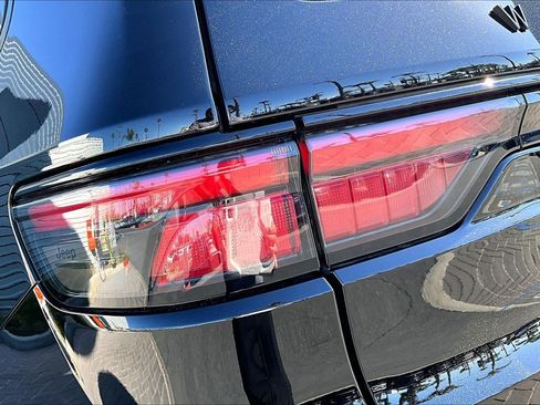 Used 2024 Jeep Wagoneer L Series II w/ Convenience Group I image 29