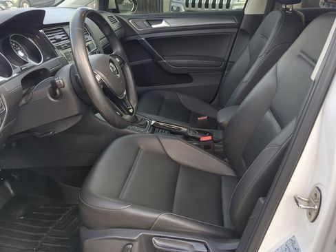 Used 2021 Volkswagen Golf 4-Door image 17