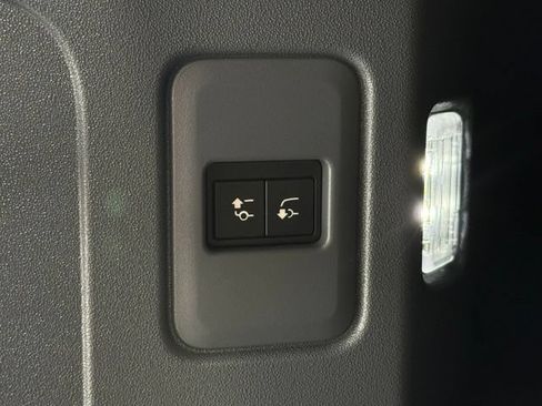 Used 2025 Land Rover Defender 110 S AWD/4WD image 18