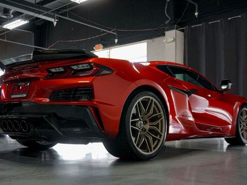 Used 2025 Chevrolet Corvette Z06 w/ Stealth Interior Trim Package RWD image 6