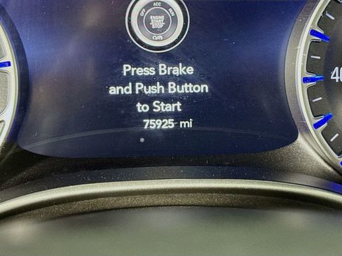 Used 2023 Chrysler Pacifica Touring-L FWD image 13