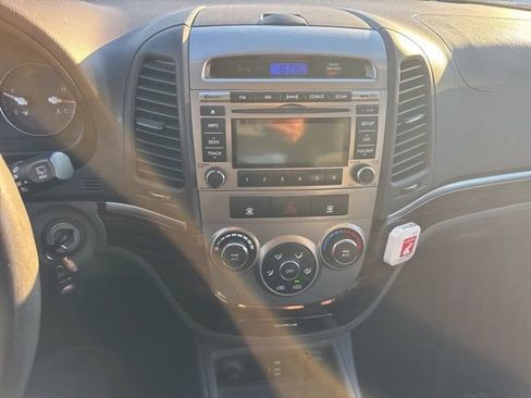 Used 2011 Hyundai Santa Fe SE image 10