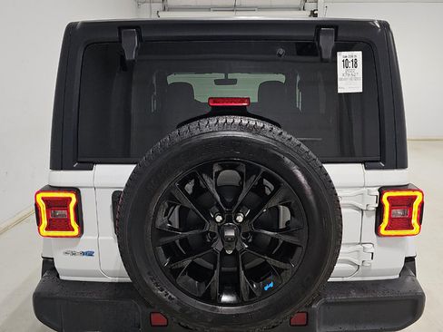 Used 2022 Jeep Wrangler Unlimited Sahara w/ Cold Weather Group AWD/4WD image 6