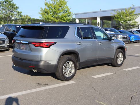 Used 2023 Chevrolet Traverse LT FWD image 10