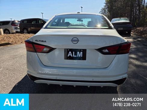Used 2025 Nissan Altima 2.5 SV image 10
