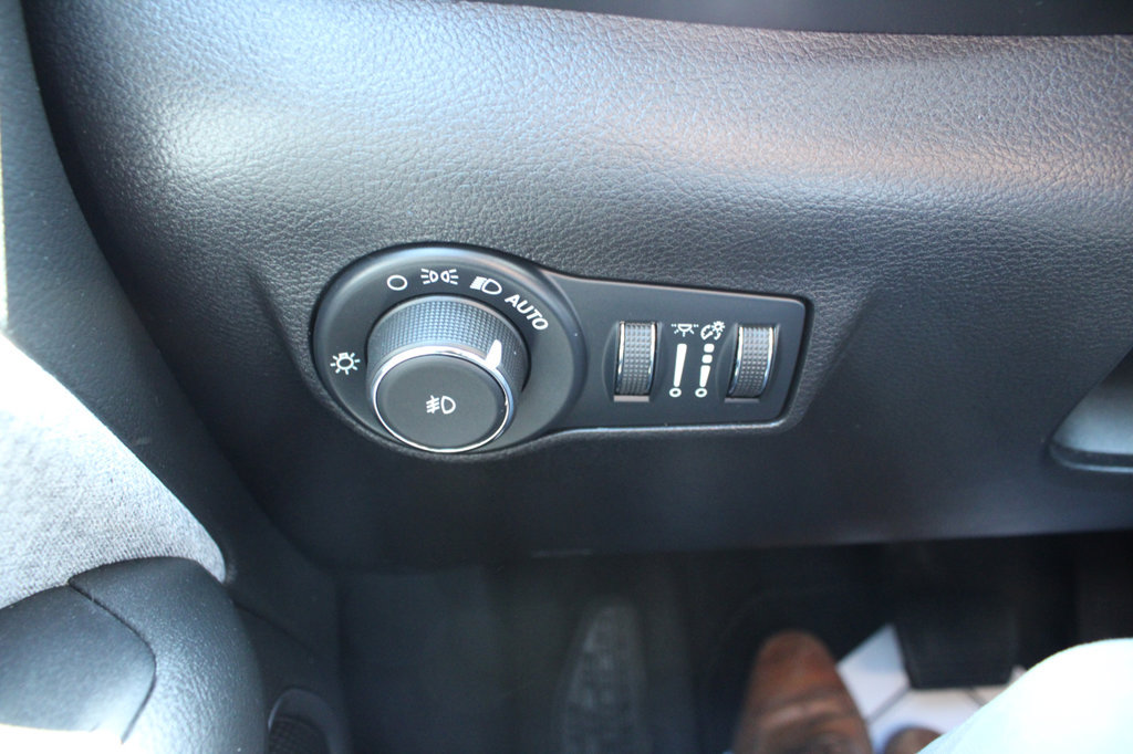 Used 2022 Jeep Compass Latitude AWD/4WD image 35