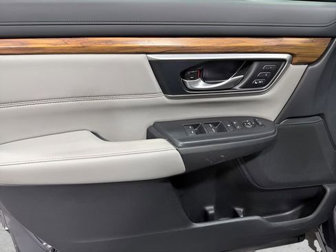 Used 2018 Honda CR-V Touring image 9