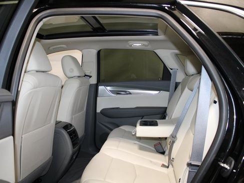 Certified 2022 Cadillac XT5 Premium Luxury image 11