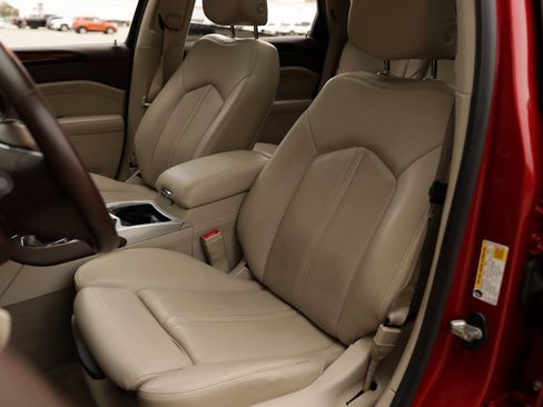 Used 2016 Cadillac SRX Luxury w/ Driver Awareness Package image 22