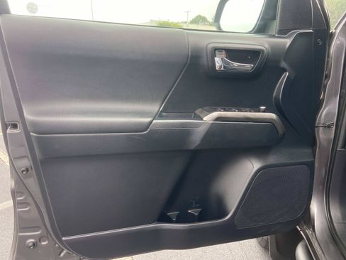 Used 2016 Toyota Tacoma TRD Sport w/ Towing Package RWD image 14