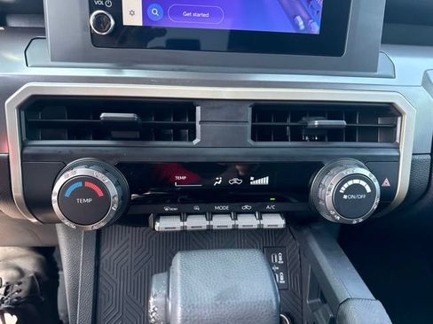Used 2025 Toyota Tacoma SR5 AWD/4WD image 32