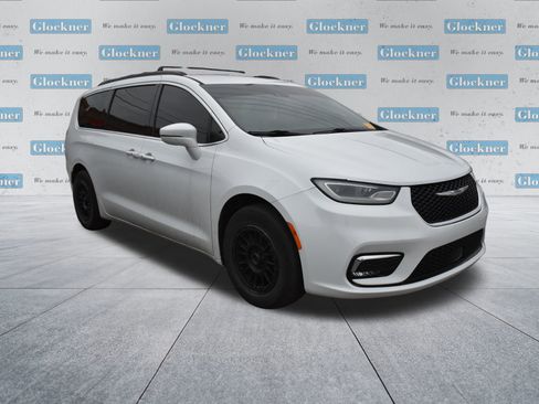 Used 2021 Chrysler Pacifica Touring w/ Cold Weather Group image 18