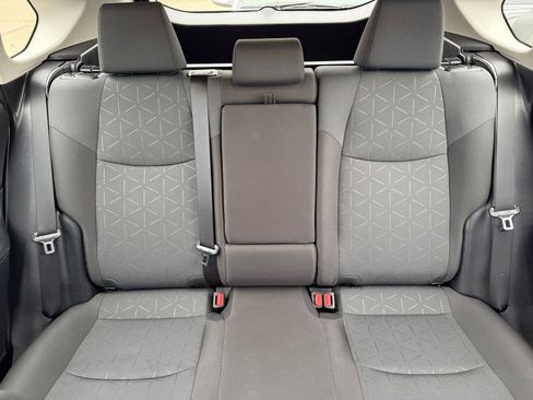 Used 2025 Toyota RAV4 XLE image 38