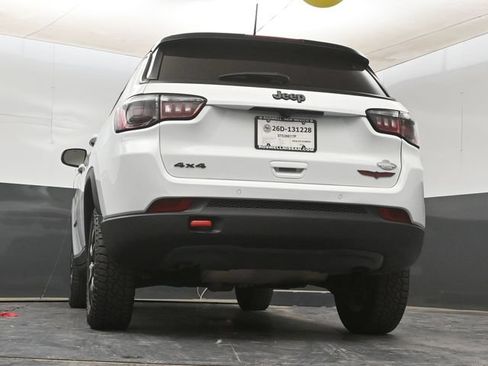 Used 2025 Jeep Compass Trailhawk AWD/4WD image 15