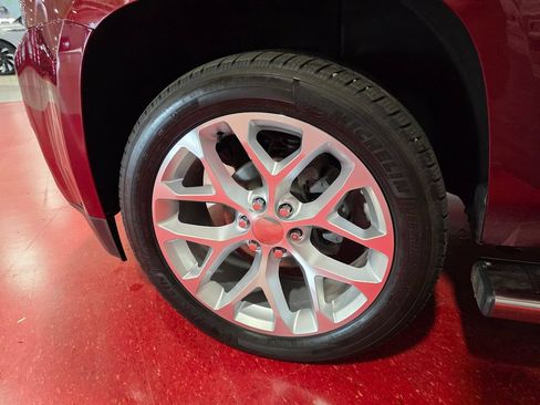 Used 2018 GMC Yukon SLT w/ Premium Edition AWD/4WD image 10
