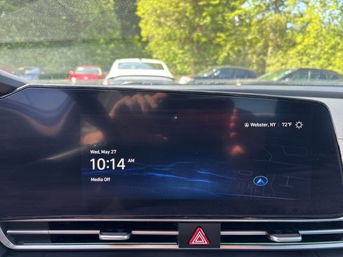Used 2024 Hyundai Elantra SEL FWD image 25
