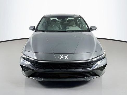 Used 2025 Hyundai Elantra SEL FWD image 2