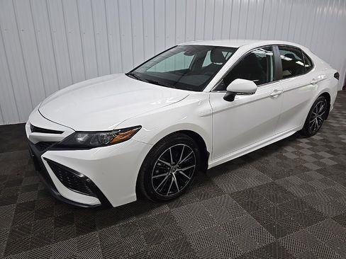 Used 2022 Toyota Camry SE image 8