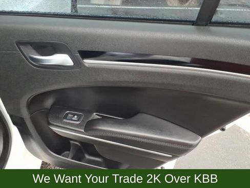 Used 2023 Chrysler 300 Touring L image 19