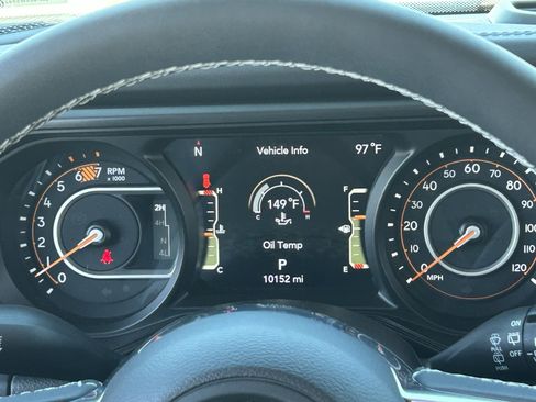 Used 2025 Jeep Wrangler Sahara image 27